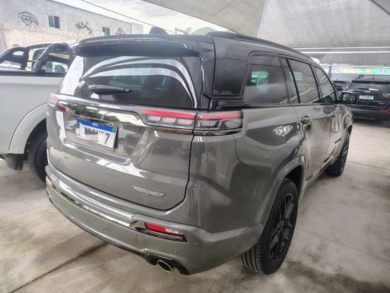 JEEP-COMMANDER-2.0 HURRICANE 4 TURBO GASOLINA BLACKHAWK AT9 JEEP-COMMANDER-2024