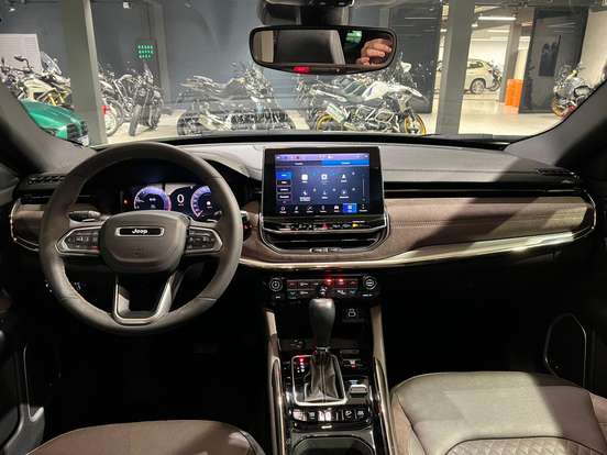 JEEP-COMMANDER-2024