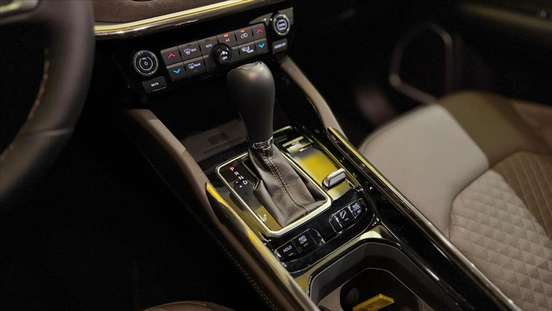 JEEP-COMMANDER-2024