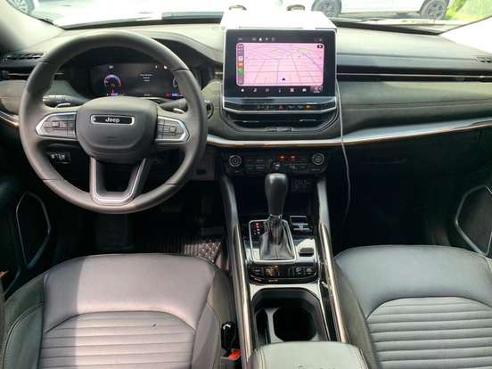 JEEP-COMMANDER-2024