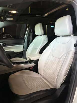JEEP-COMMANDER-2022