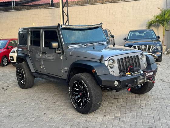 JEEP WRANGLER 3.6 UNLIMITED SAHARA 4X4 V6 GASOLINA 4P AUTOMÁTICO
