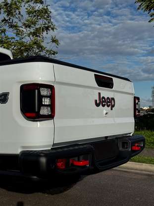 JEEP-GLADIATOR-2023