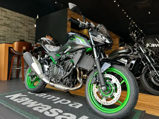 KAWASAKI-Z500 SE-2025
