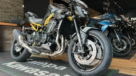 KAWASAKI-Z900-2026
