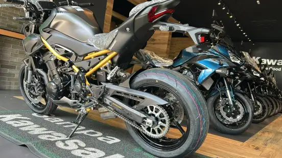 KAWASAKI-Z900-2026