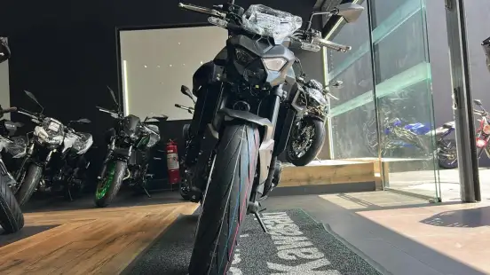 KAWASAKI-Z900-2026