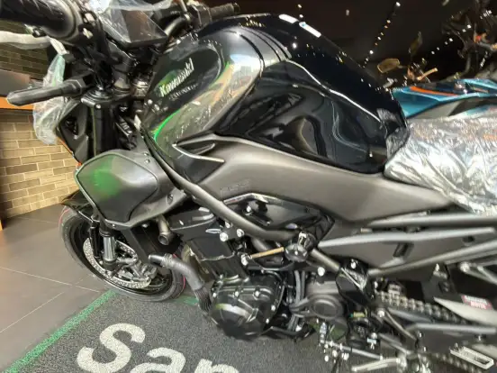 KAWASAKI-Z900-2026