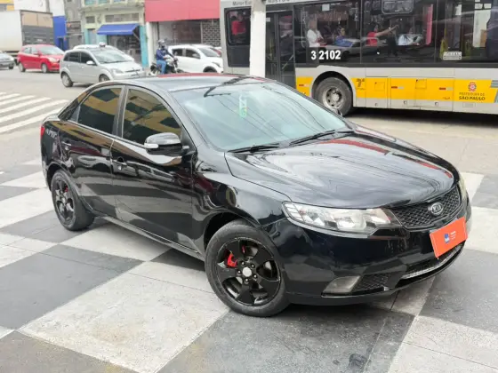 KIA CERATO 1.6 E.221 SEDAN 16V GASOLINA 4P AUTOMÁTICO