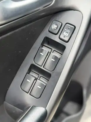 KIA-CERATO-1.6 E.221 SEDAN 16V GASOLINA 4P AUTOMÁTICO KIA-CERATO-2010
