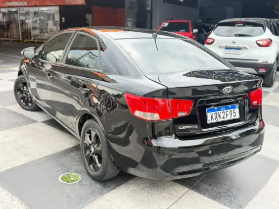 KIA-CERATO-1.6 E.221 SEDAN 16V GASOLINA 4P AUTOMÁTICO KIA-CERATO-2010