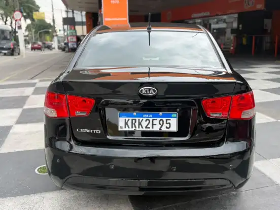 KIA-CERATO-1.6 E.221 SEDAN 16V GASOLINA 4P AUTOMÁTICO KIA-CERATO-2010