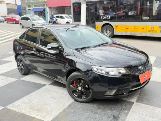KIA-CERATO-1.6 E.221 SEDAN 16V GASOLINA 4P AUTOMÁTICO KIA-CERATO-2010