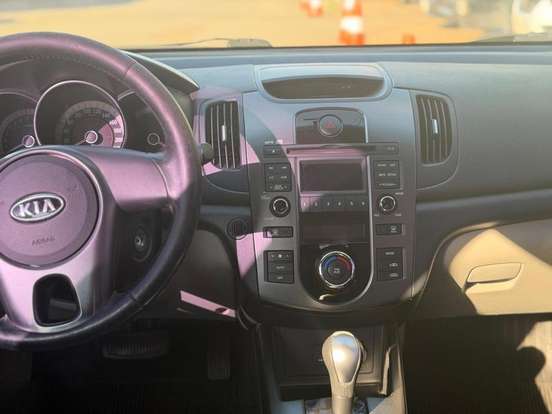 KIA-CERATO-1.6 SX 16V FLEX 4P AUTOMÁTICO KIA-CERATO-2010