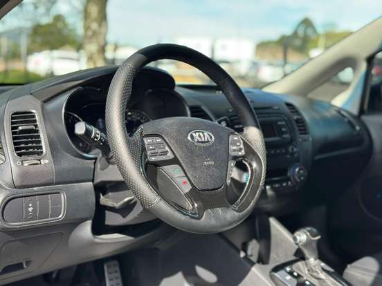 KIA-CERATO-1.6 SX 16V FLEX 4P AUTOMÁTICO KIA-CERATO-2017
