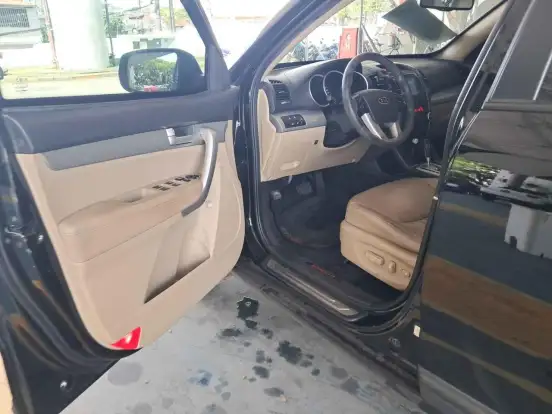 KIA-SORENTO-2011