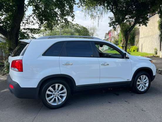 KIA-SORENTO-2010