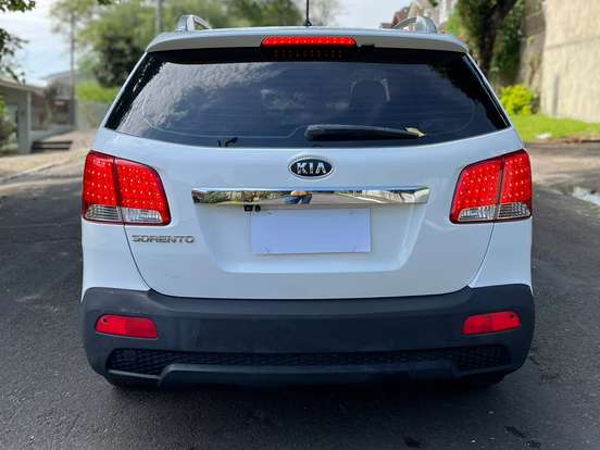 KIA-SORENTO-3.5 V6 GASOLINA EX 7L AUTOMATICO KIA-SORENTO-2010