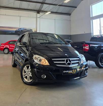 MERCEDES-BENZ B 180 1.7 8V GASOLINA 4P AUTOMÁTICO