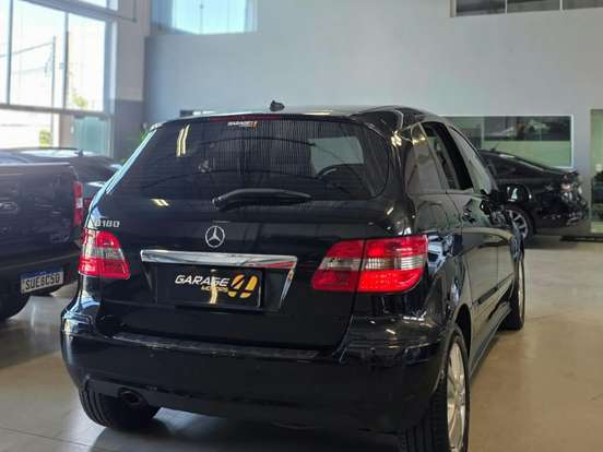 MERCEDES-BENZ-B 180-1.7 8V GASOLINA 4P AUTOMÁTICO MERCEDES-BENZ-B 180-2011