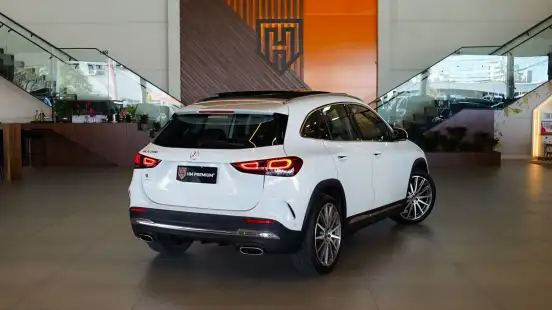 MERCEDES-BENZ-GLA 200-2021