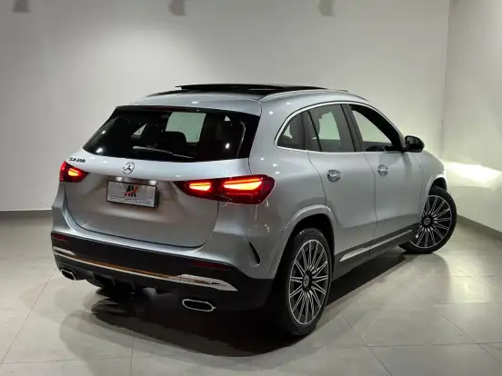 MERCEDES-BENZ-GLA 200-2026
