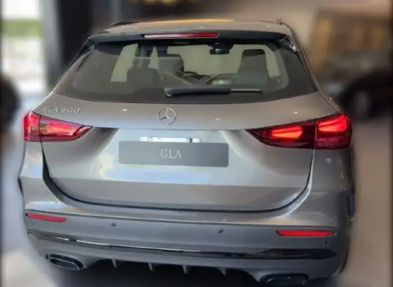 MERCEDES-BENZ-GLA 200-2026