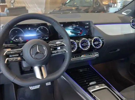 MERCEDES-BENZ-GLA 200-2026