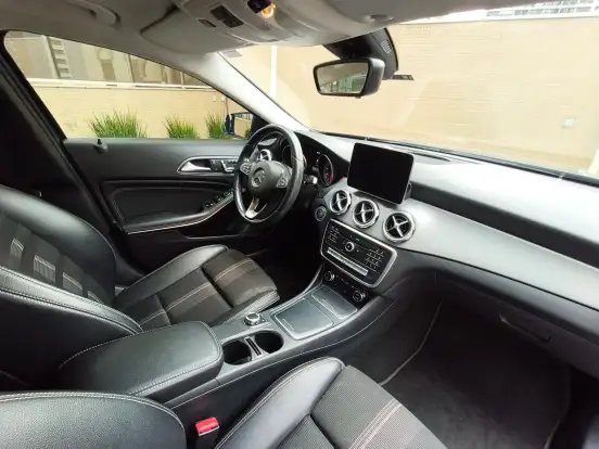 MERCEDES-BENZ-GLA 200-2019