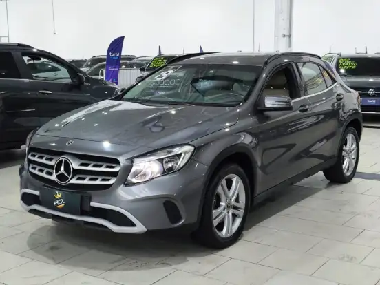 MERCEDES-BENZ-GLA 200-2018
