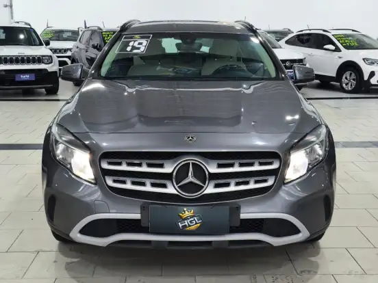 MERCEDES-BENZ-GLA 200-2018