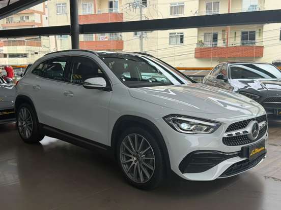 MERCEDES-BENZ-GLA 200-2022