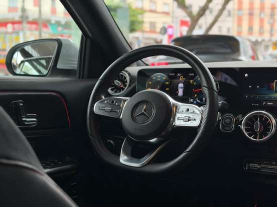 MERCEDES-BENZ-GLA 200-2022