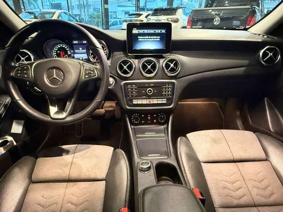MERCEDES-BENZ-GLA 200-2019