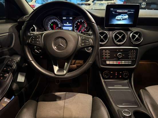 MERCEDES-BENZ-GLA 200-2019