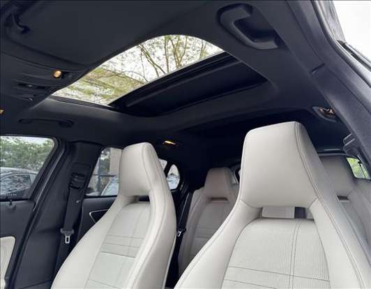 MERCEDES-BENZ-GLA 200-2015