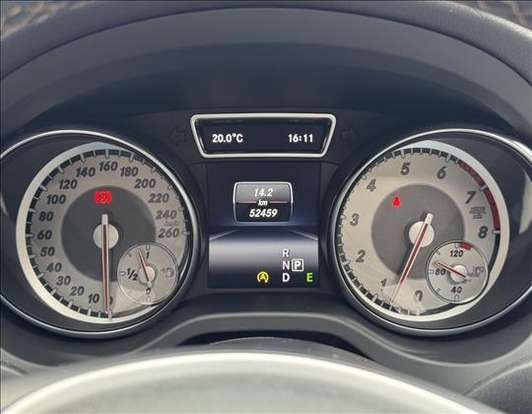 MERCEDES-BENZ-GLA 200-1.6 CGI VISION 16V TURBO FLEX 4P AUTOMÁTICO MERCEDES-BENZ-GLA 200-2015