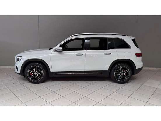 MERCEDES-BENZ-GLB 200-2021