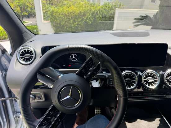 MERCEDES-BENZ-GLA 200-2024