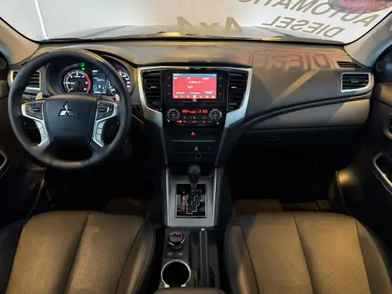 MITSUBISHI-L200 TRITON-2.4 16V TURBO DIESEL SPORT HPE CD 4P 4X4 AUTOMÁTICO MITSUBISHI-L200 TRITON-2024