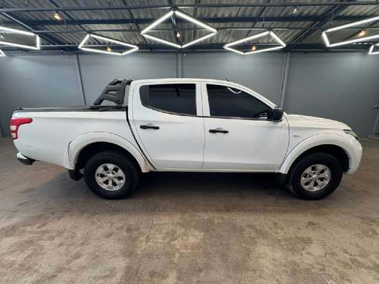 MITSUBISHI-L200 TRITON-2023
