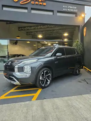 MITSUBISHI-OUTLANDER-2025