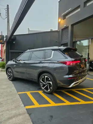 MITSUBISHI-OUTLANDER-2025