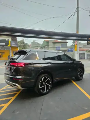 MITSUBISHI-OUTLANDER-2025