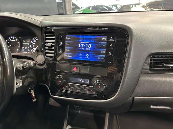 MITSUBISHI-OUTLANDER-2015