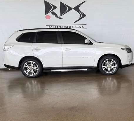 MITSUBISHI-OUTLANDER-2013