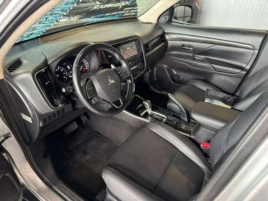 MITSUBISHI-OUTLANDER-2018