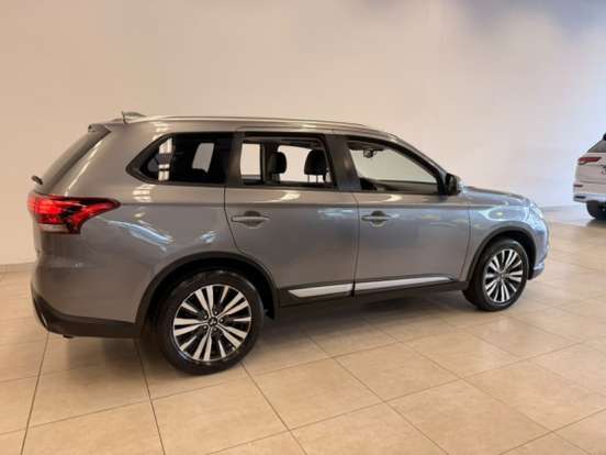 MITSUBISHI-OUTLANDER-2019