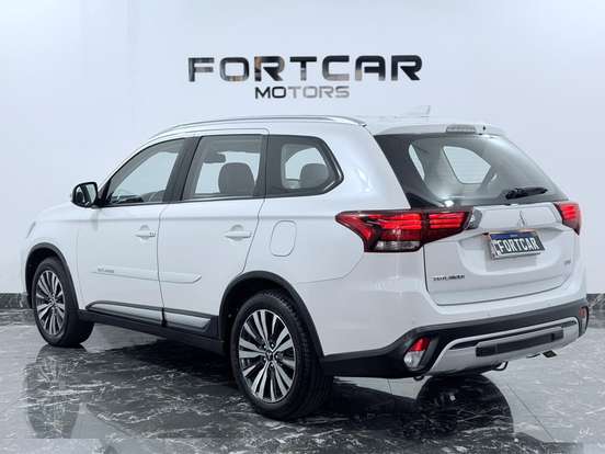 MITSUBISHI-OUTLANDER-2.0 MIVEC GASOLINA HPE AUTOMÁTICO MITSUBISHI-OUTLANDER-2018