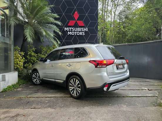 MITSUBISHI-OUTLANDER-2.2 MIVEC DI-D DIESEL HPE-S AWD AUTOMÁTICO MITSUBISHI-OUTLANDER-2021